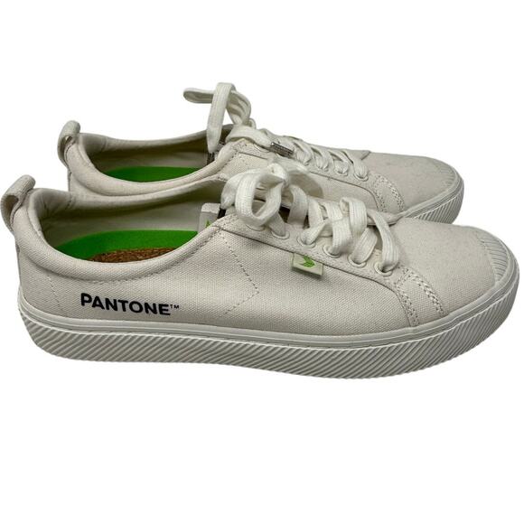 Cariuma OCA Low Pantone Snow White Canvas Contrast Thread Sneaker 8.5 M / 10 W - Picture 1 of 11